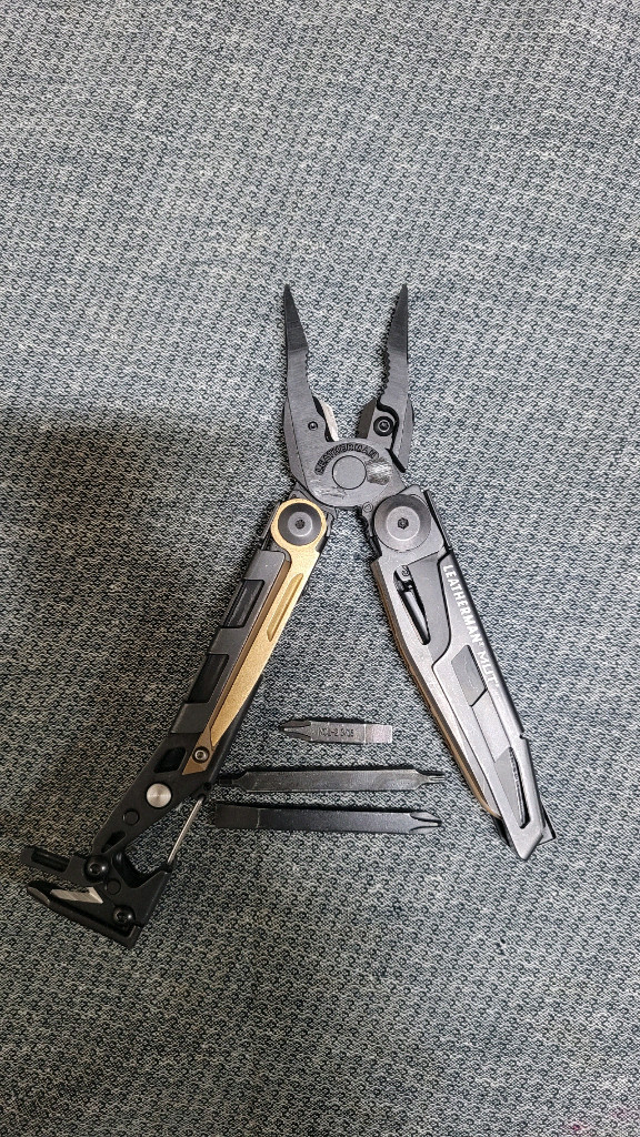 레더맨 mut 멀티툴 이미지