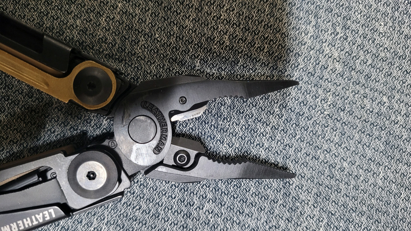 레더맨 mut 멀티툴 이미지