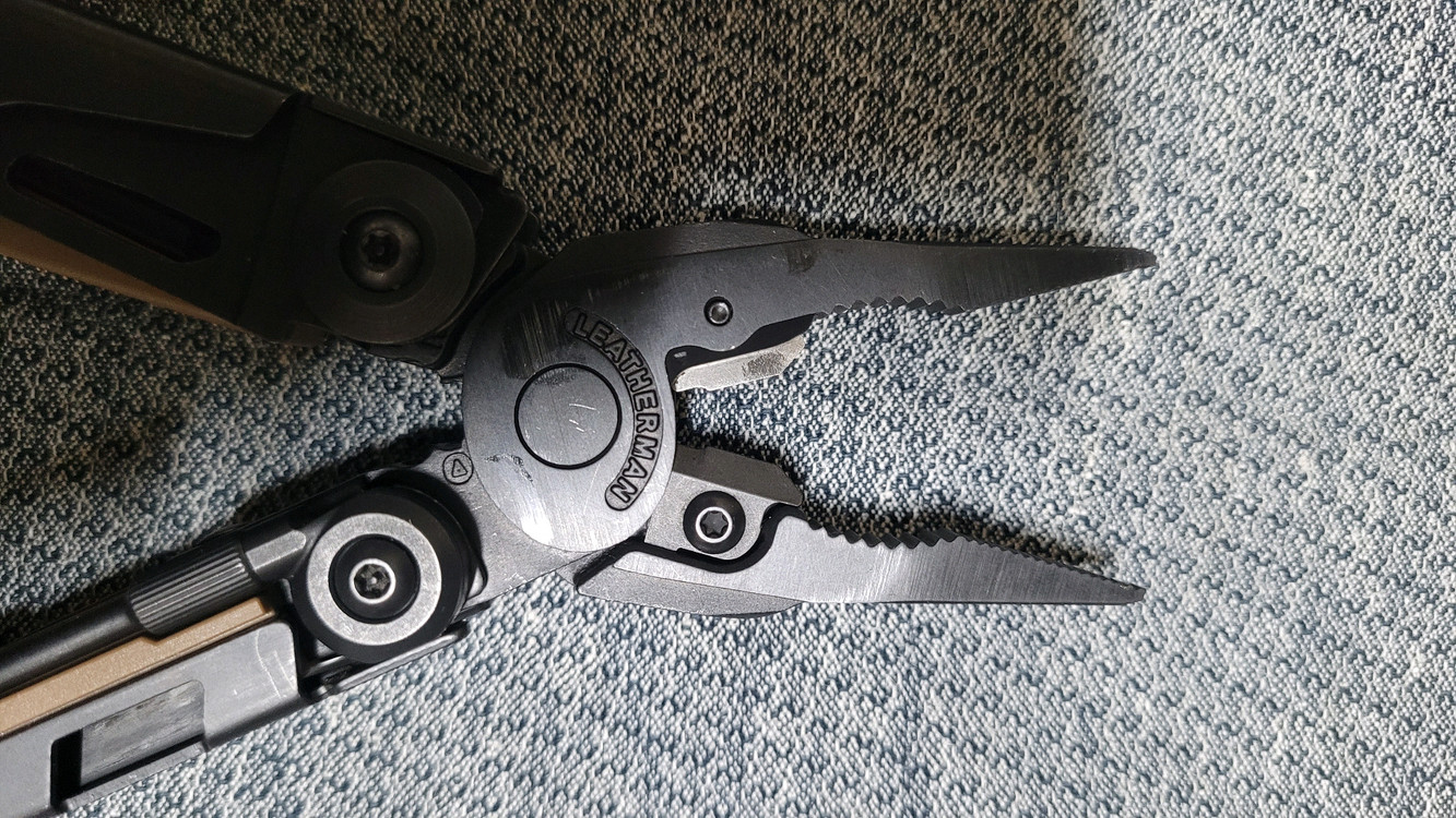 레더맨 mut 멀티툴 이미지