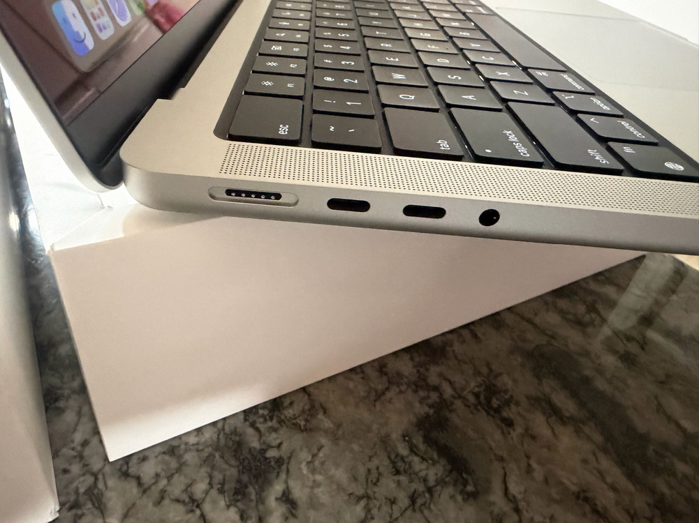 [민트급]맥북프로 M3 Max 14 36GB 1TB 풀박 / 사이클2 / 100% 이미지