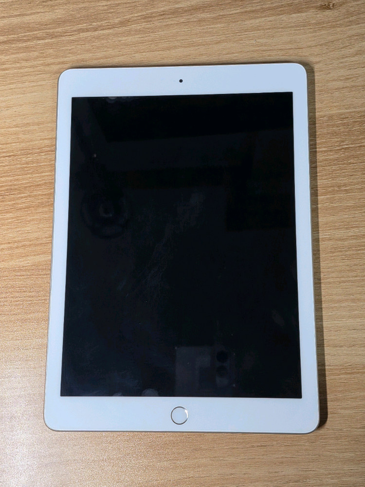 아이패드 6세대 32gb 팝니다 이미지
