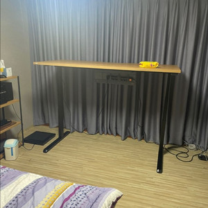 데스커 모션데스크 프리미엄 1800 800 이미지