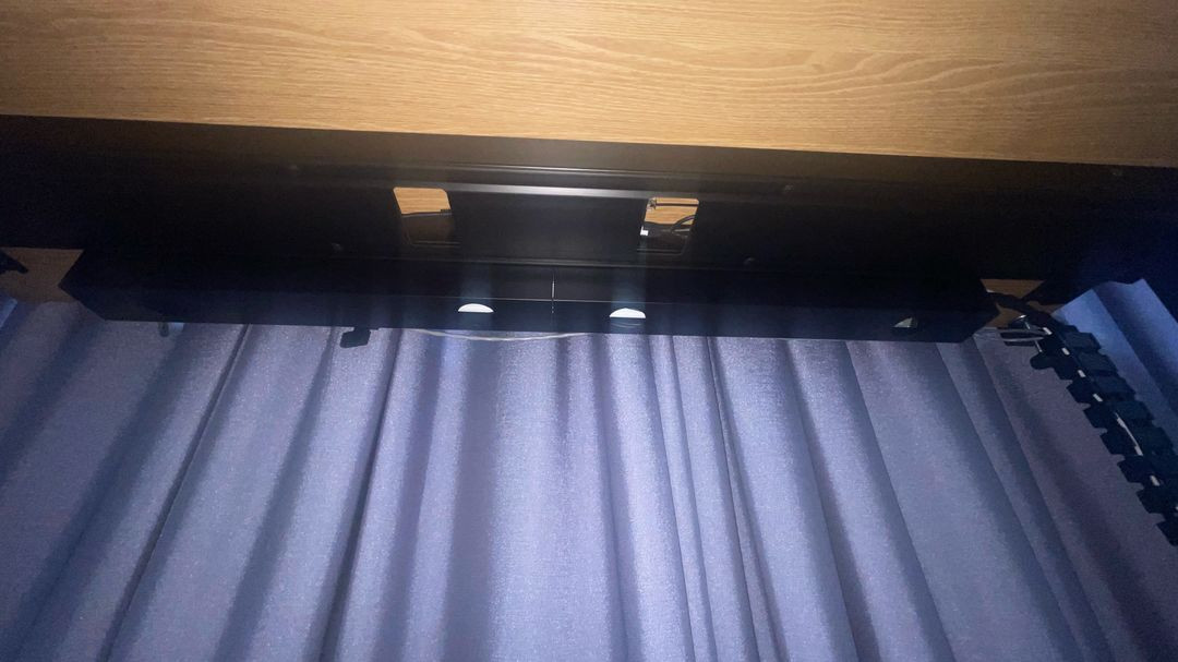 데스커 모션데스크 프리미엄 1800 800 이미지