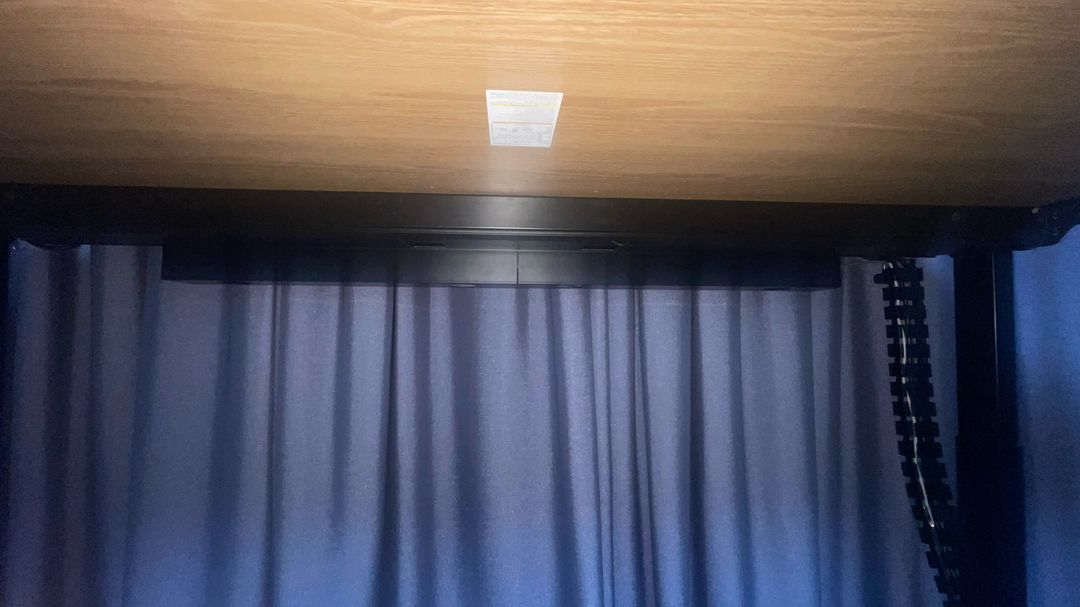 데스커 모션데스크 프리미엄 1800 800 이미지