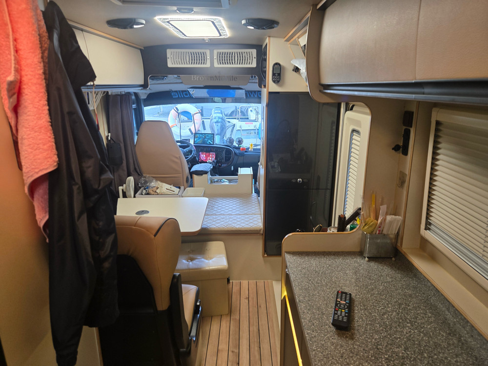 카운티 캠핑카 5인승(브라운모빌제작) 이미지