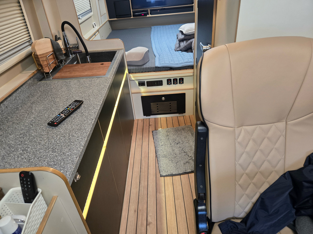 카운티 캠핑카 5인승(브라운모빌제작) 이미지