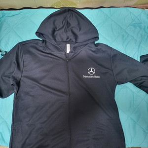 메르세데스 벤츠 경량 후드 집업 이미지