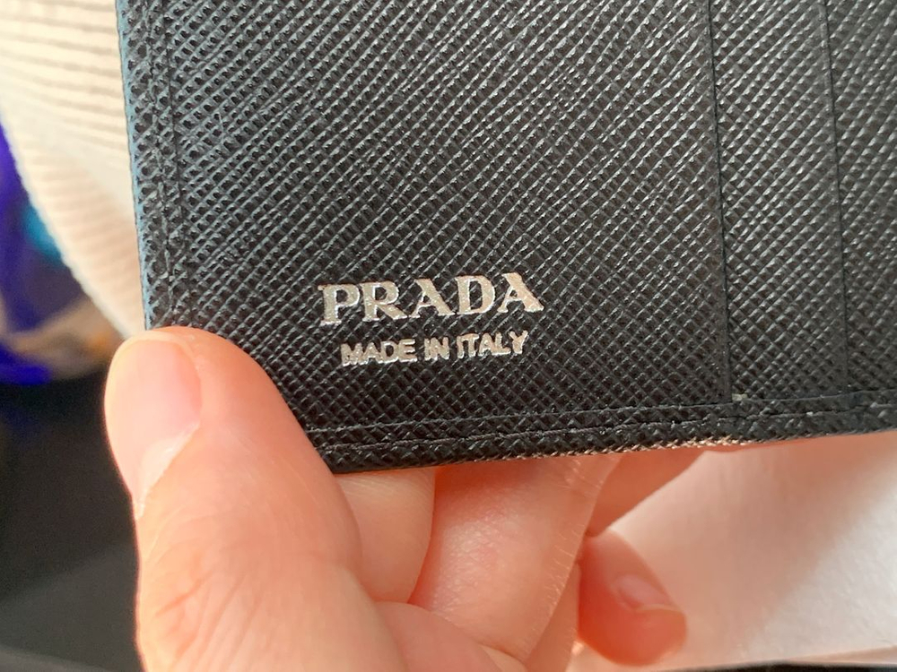 [새상품] 프라다 사피아노 트라이앵글 로고 반지갑 이미지
