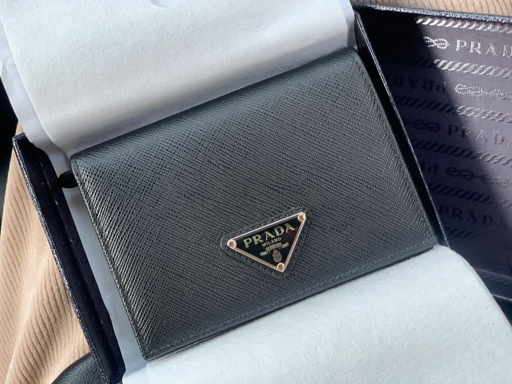 [새상품] 프라다 사피아노 트라이앵글 로고 반지갑 이미지