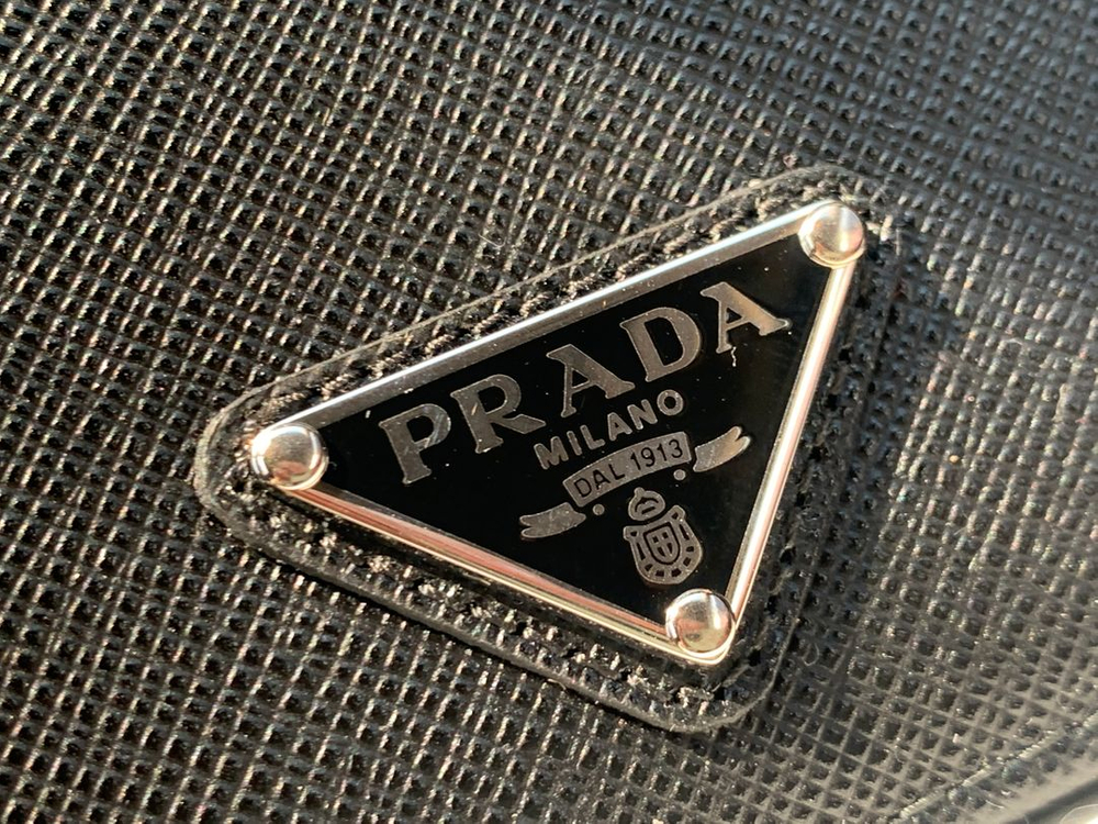 [새상품] 프라다 사피아노 트라이앵글 로고 반지갑 이미지