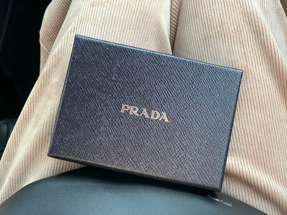 [새상품] 프라다 사피아노 트라이앵글 로고 반지갑 이미지