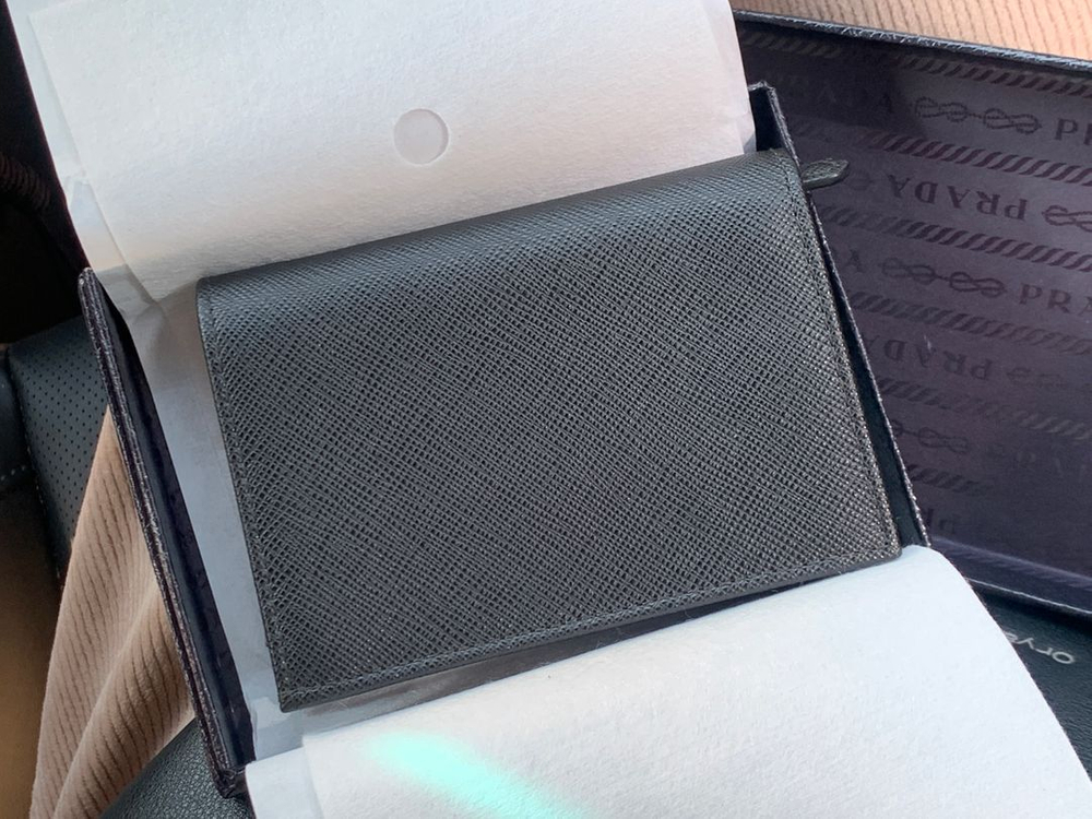 [새상품] 프라다 사피아노 트라이앵글 로고 반지갑 이미지