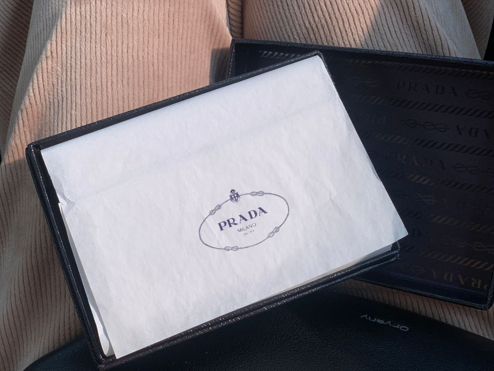 [새상품] 프라다 사피아노 트라이앵글 로고 반지갑 이미지