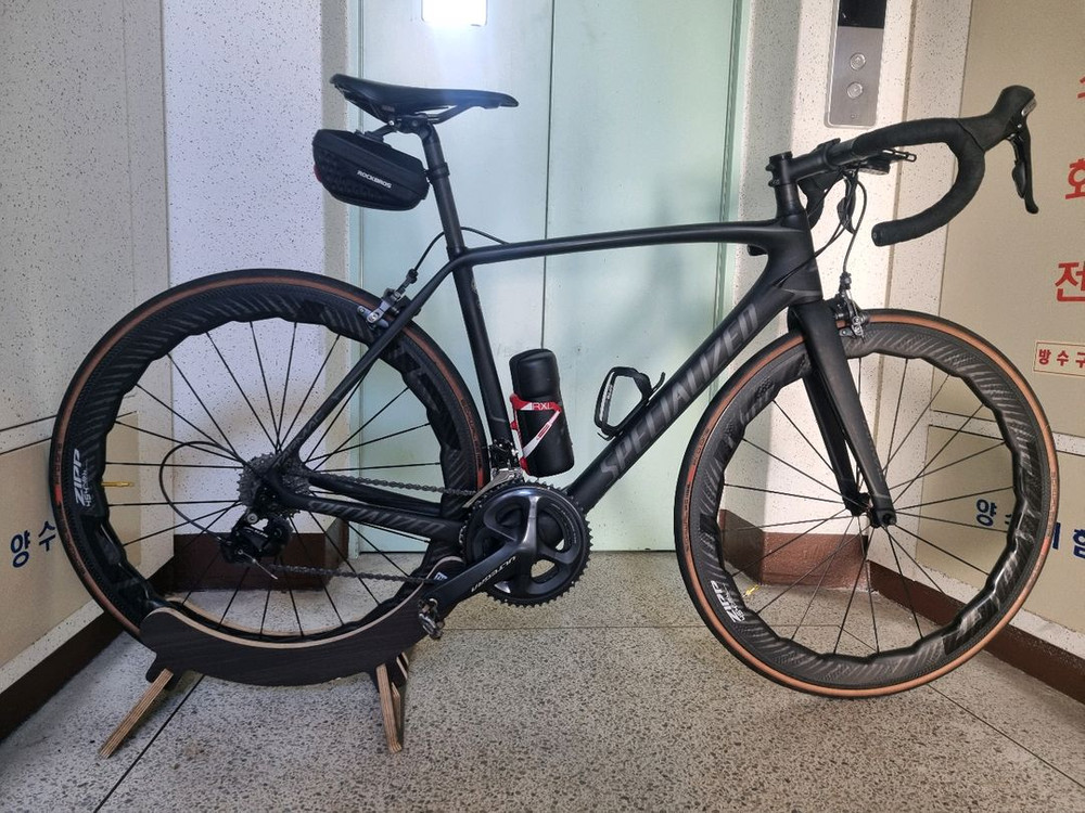 스페셜라이즈드 타막로드 자전거 이미지