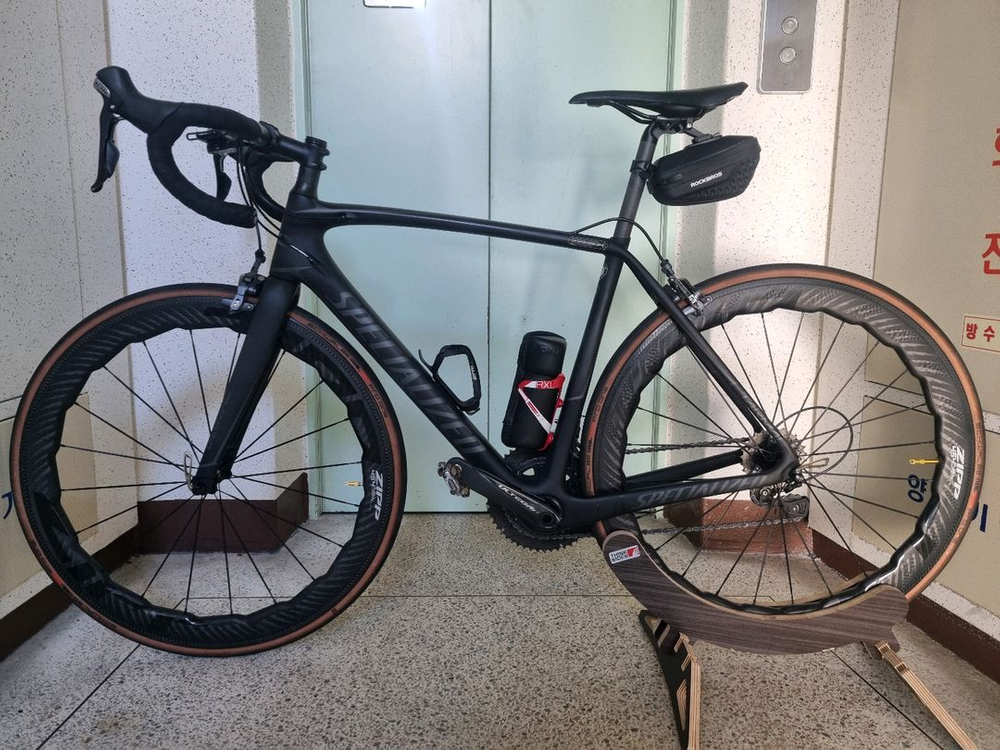 스페셜라이즈드 타막로드 자전거 이미지
