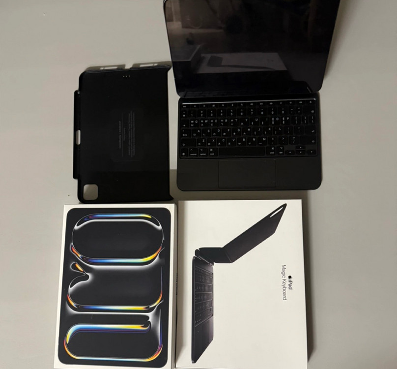 (가격포기 오늘만)a급 아이패드 프로 11 M4 256g+매직키보드+기타 구성품 이미지