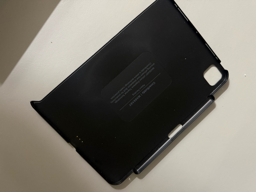 (가격포기 오늘만)a급 아이패드 프로 11 M4 256g+매직키보드+기타 구성품 이미지