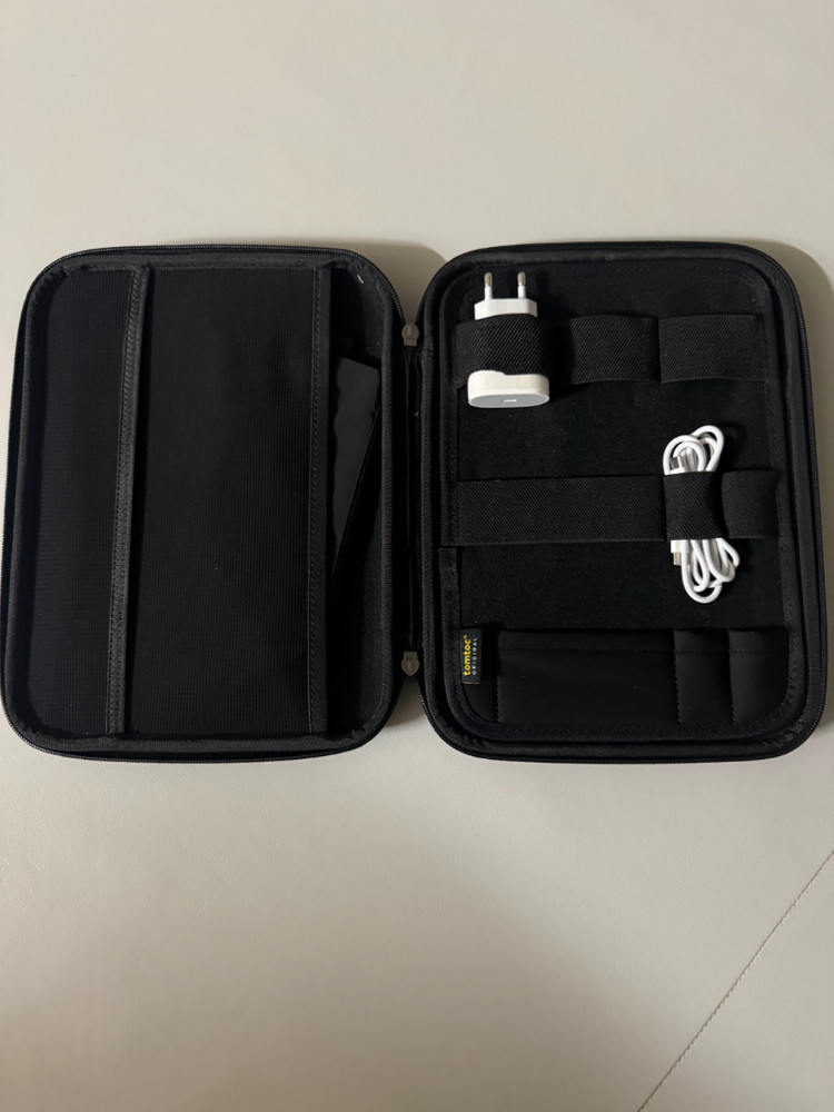 (가격포기 오늘만)a급 아이패드 프로 11 M4 256g+매직키보드+기타 구성품 이미지