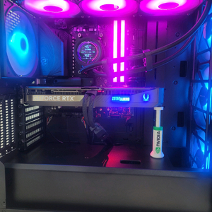 7800X3D 7950X3D 32G 1T RTX5070 신품급 본체 이미지