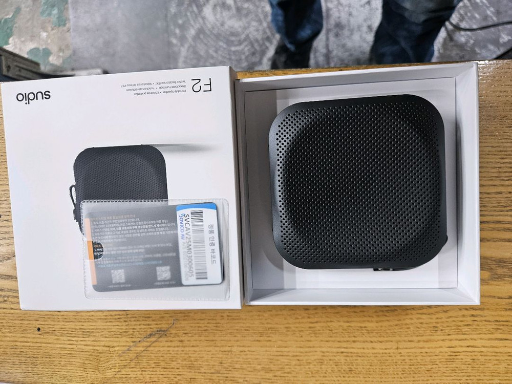 덴마크 sudio f2 휴대용 블루투스 스피커 팝니다 이미지