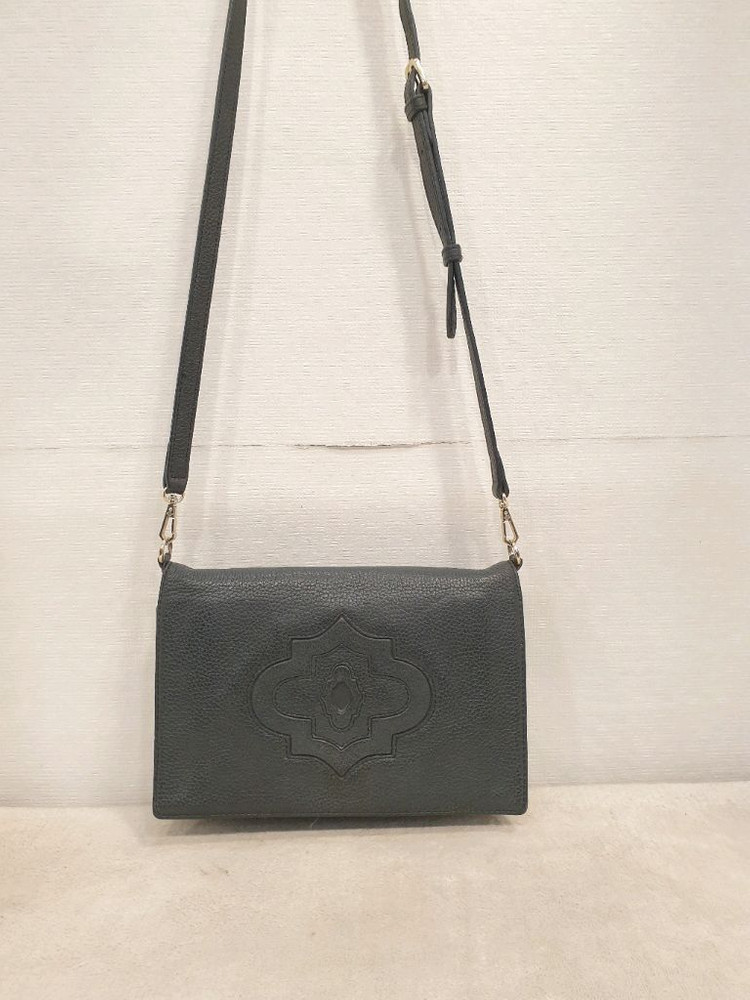 오야니 블랙 가죽 엠보싱 크로스백 가방 이미지