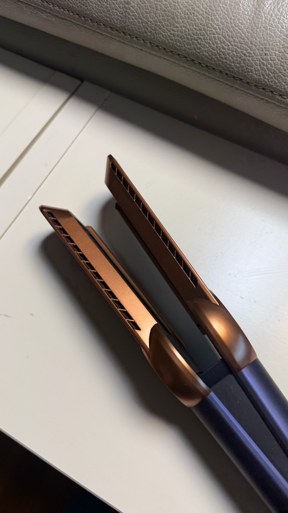 다이슨 에어스트레이트너 이미지