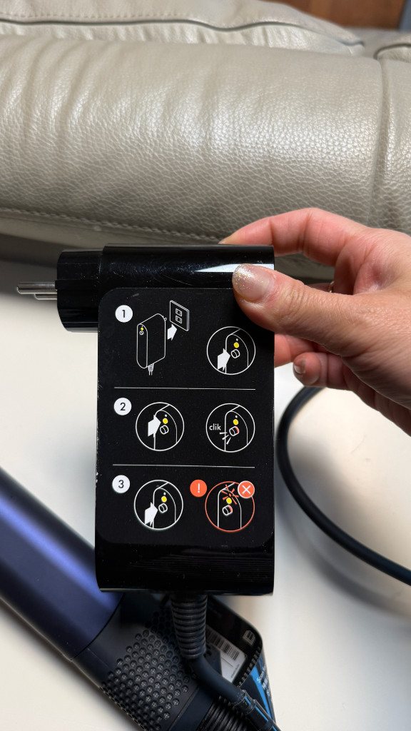 다이슨 에어스트레이트너 이미지