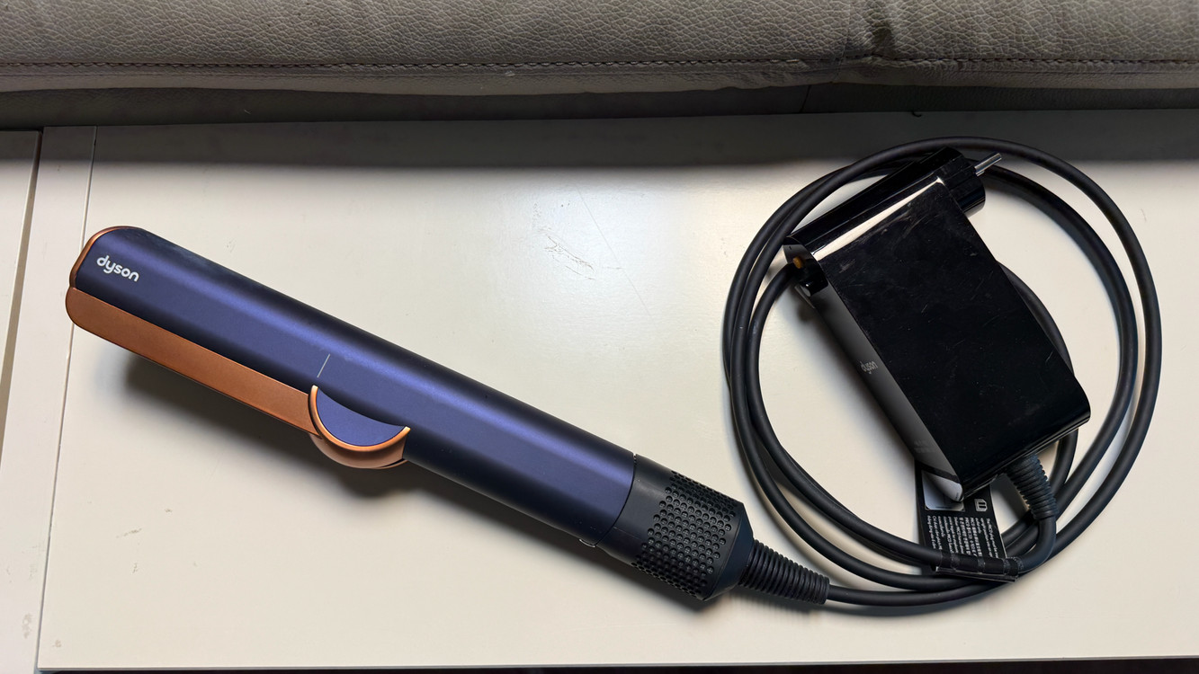 다이슨 에어스트레이트너 이미지
