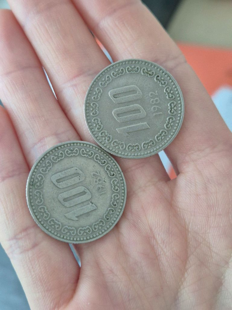 1982년 100원 동전 2개 세트 이미지