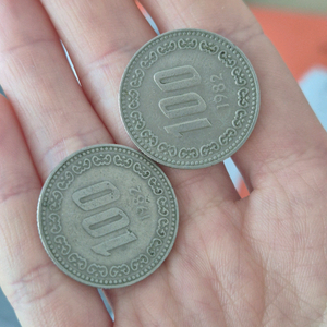 1982년 100원 동전 2개 세트 이미지