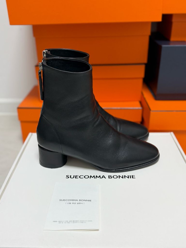 슈콤마보니 양가죽 기본쉐입 앵클부츠 235mm 1회 실착(정가42만원) 이미지