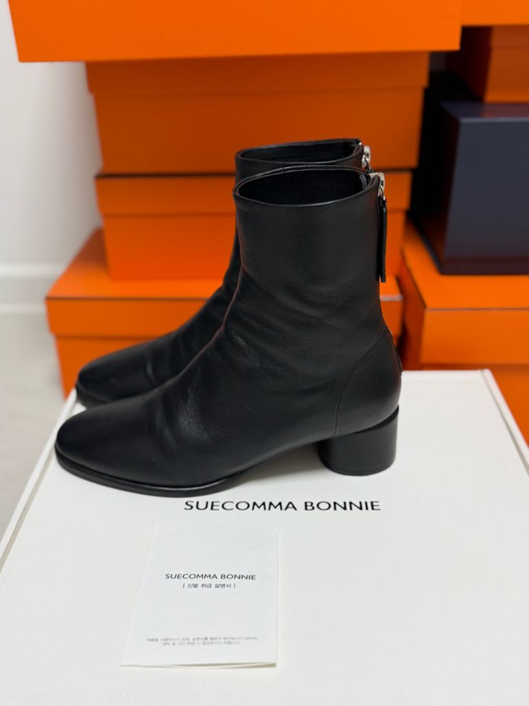 슈콤마보니 양가죽 기본쉐입 앵클부츠 235mm 1회 실착(정가42만원) 이미지