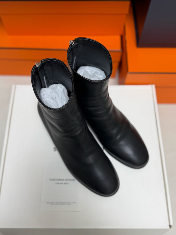 슈콤마보니 양가죽 기본쉐입 앵클부츠 235mm 1회 실착(정가42만원) 이미지