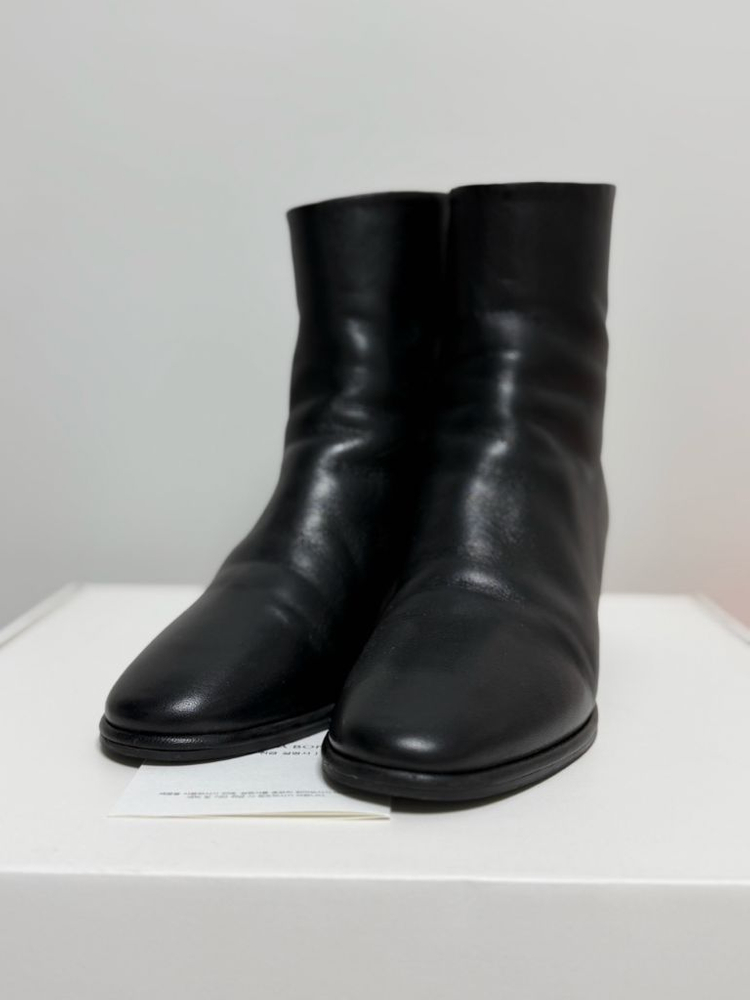 슈콤마보니 양가죽 기본쉐입 앵클부츠 235mm 1회 실착(정가42만원) 이미지