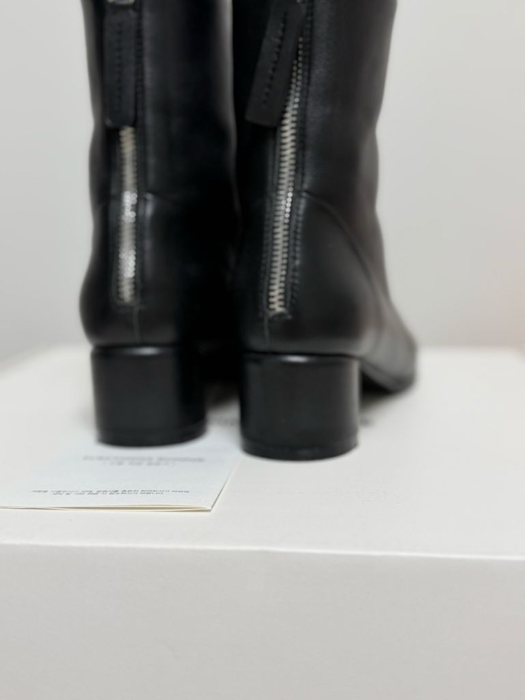 슈콤마보니 양가죽 기본쉐입 앵클부츠 235mm 1회 실착(정가42만원) 이미지