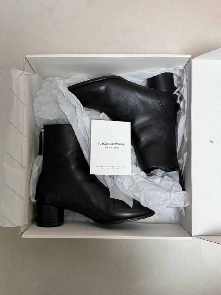 슈콤마보니 양가죽 기본쉐입 앵클부츠 235mm 1회 실착(정가42만원) 이미지