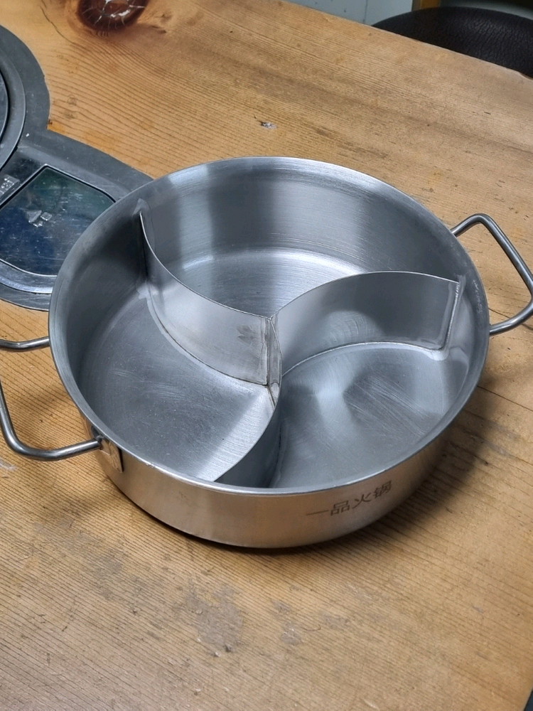 샤브샤브 훠궈 3칸 스테인레스 냄비. 인덕션냄비 이미지