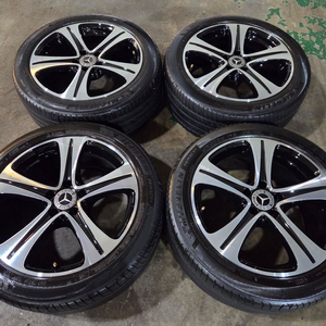 벤츠 W213 E300 18인치 정품 휠타이어 이미지