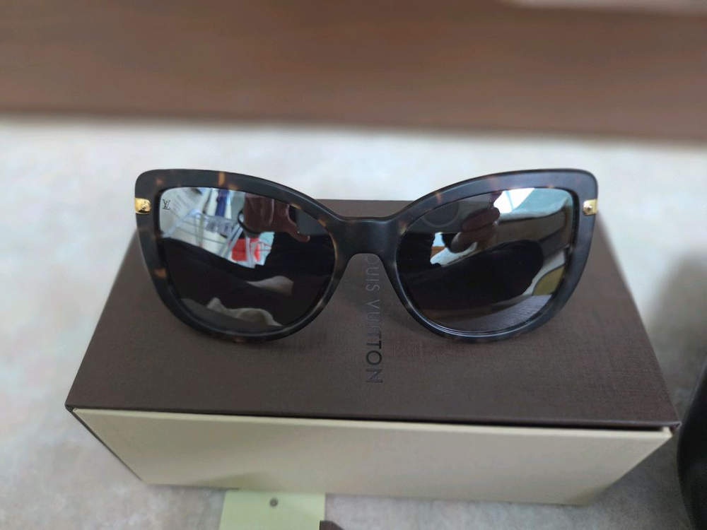 르이비통 여성 선글라스 이미지