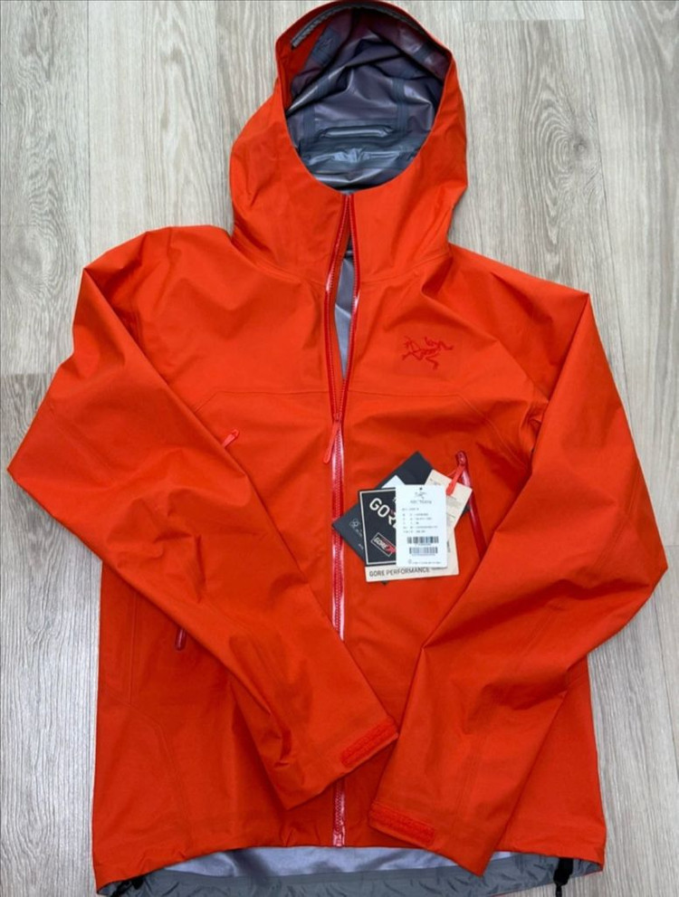 아크테릭스 바람막이 베타 페놈 이미지