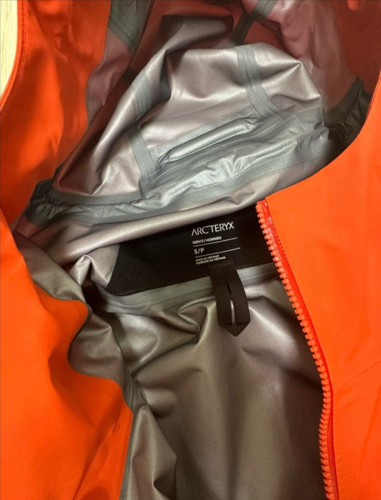 아크테릭스 바람막이 베타 페놈 이미지