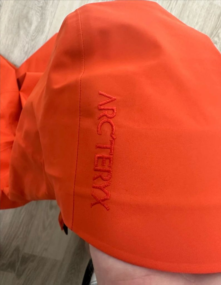 아크테릭스 바람막이 베타 페놈 이미지