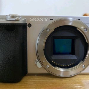 소니 A6400 미러리스 카메라 바디 이미지