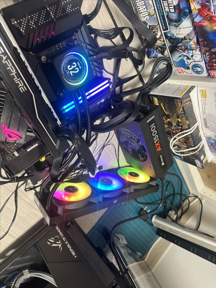 13600k + Asus z690 apex (22년산) + 커세어 h150i 이미지
