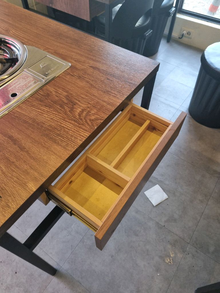 부르스타 4인 2인 테이블 의자세트 이미지