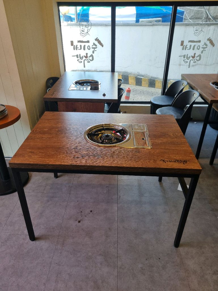 부르스타 4인 2인 테이블 의자세트 이미지