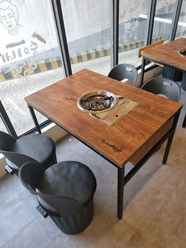 부르스타 4인 2인 테이블 의자세트 이미지