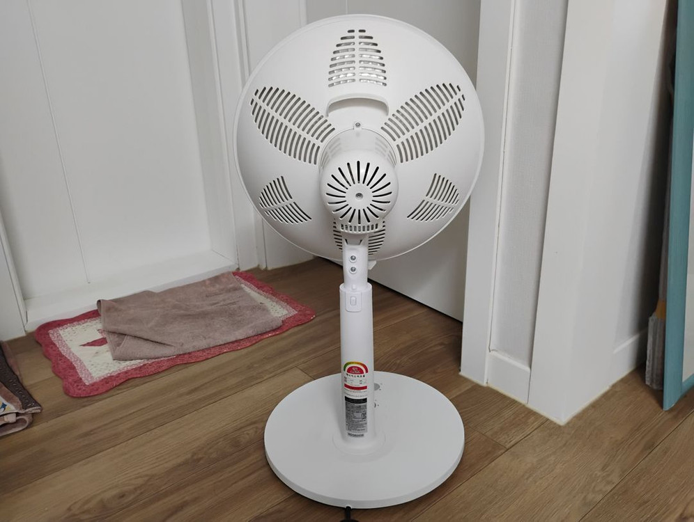 홈플래닛 스탠드형 전기히터 NDFKB2401 이미지