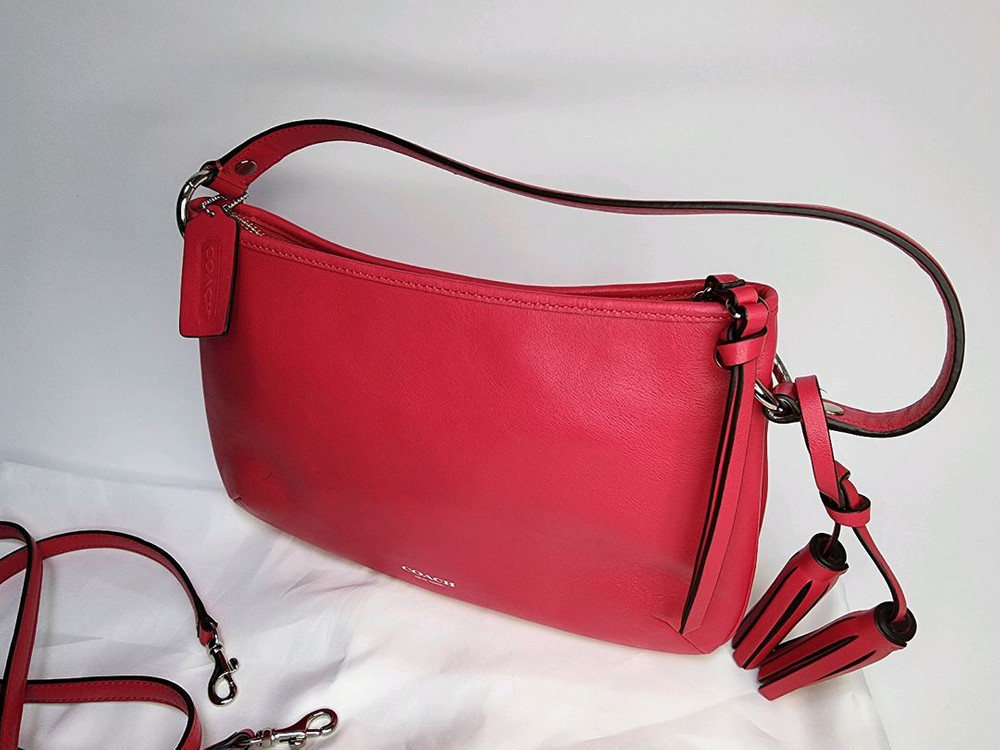 코치 핑크색 가죽 크로스백 이미지