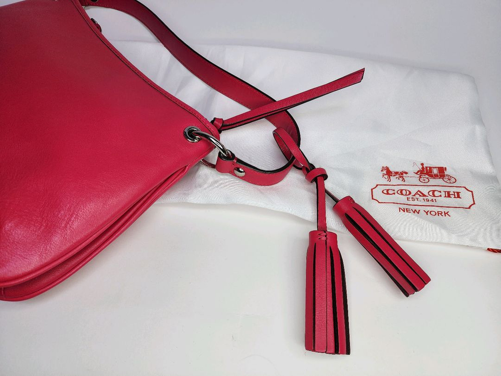 코치 핑크색 가죽 크로스백 이미지